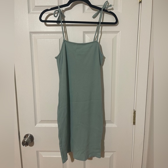 green tie-strap dress - Picture 1 of 3